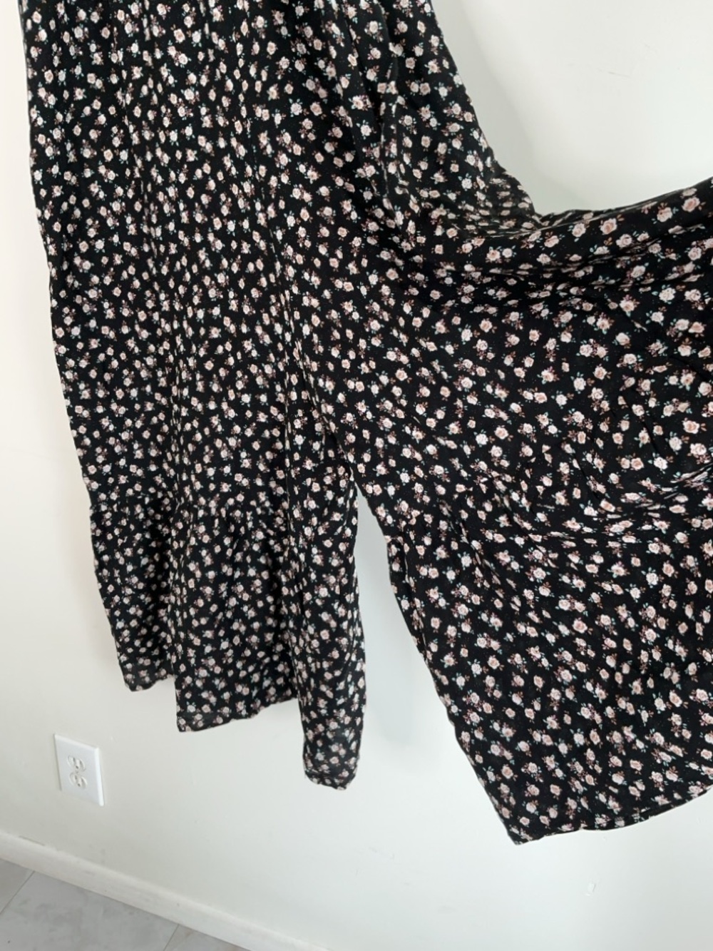 Natural Life Black Floral Cami Wide Leg Boho Romper Sleeveless Small - Picture 5 of 6